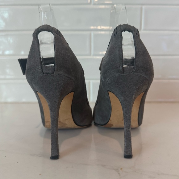 Manolo Blahnik Reata suede peep-toe Mary Jane pumps in grey size 37 - Picture 3 of 9